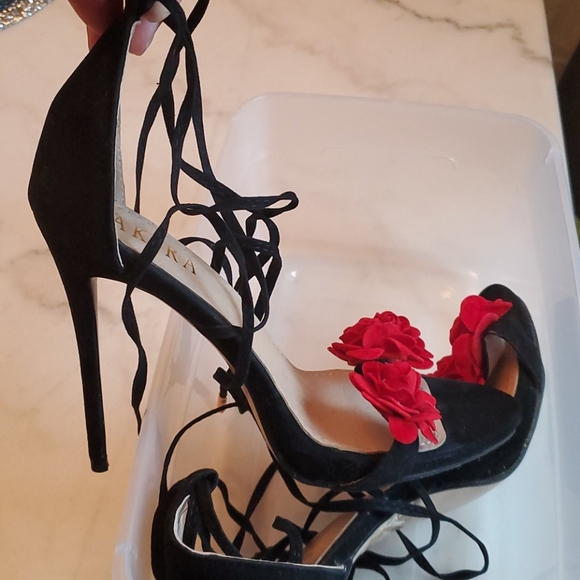 Heels - Picture 5 of 5